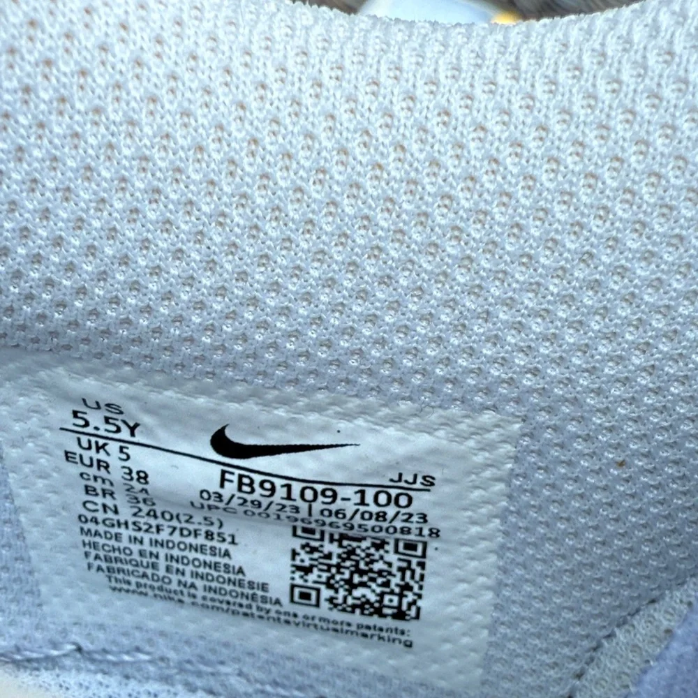 NIKE BIG KIDS DUNK LOW (PALE IVORY / MELON TINT-FOOTBALL GREY) - Picture 2 of 4